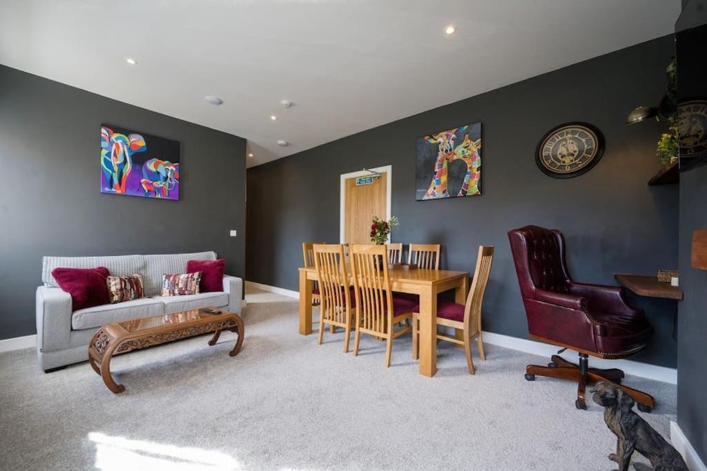 Lettered Board Apartments 1, 2 & 3 Pickering Εξωτερικό φωτογραφία