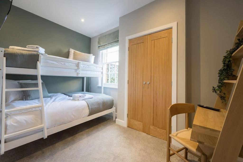 Lettered Board Apartments 1, 2 & 3 Pickering Εξωτερικό φωτογραφία
